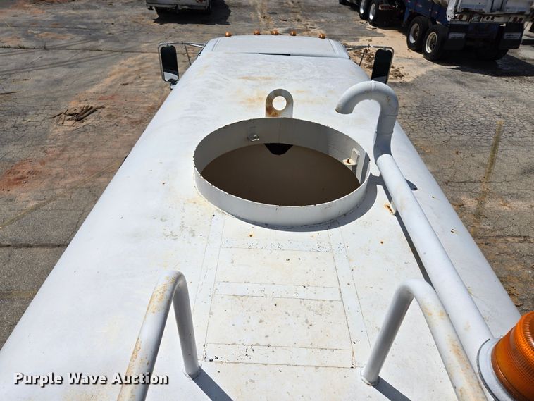 image for item EL2015 2008 Ford F750 Super Duty water truck