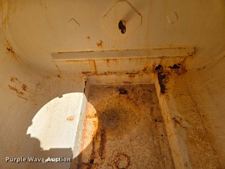 image for item EL2015 2008 Ford F750 Super Duty water truck