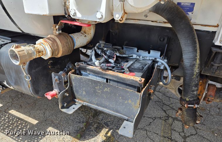 image for item EL2015 2008 Ford F750 Super Duty water truck