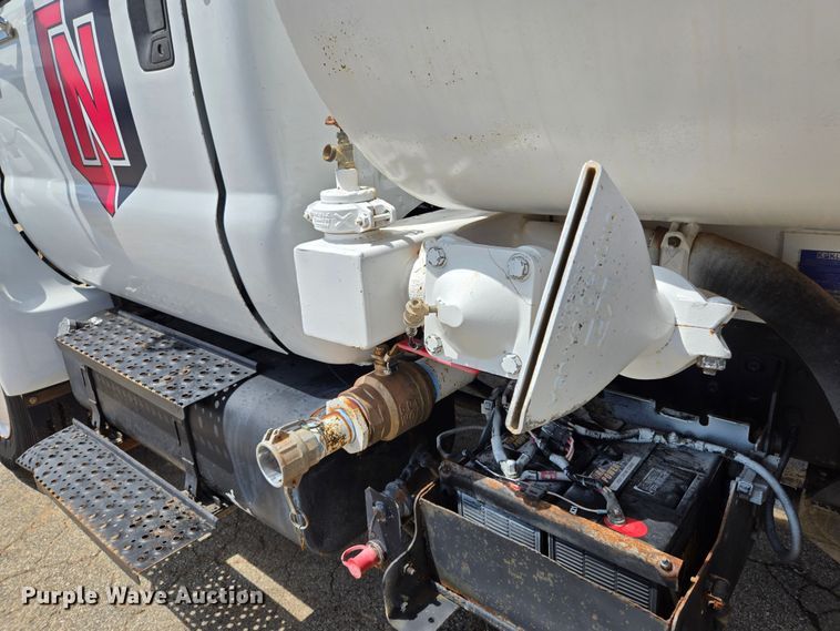 image for item EL2015 2008 Ford F750 Super Duty water truck