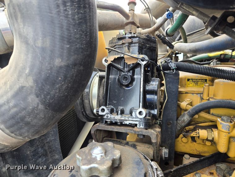 image for item EL2015 2008 Ford F750 Super Duty water truck