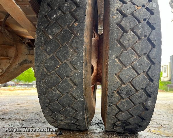 image for item EL2015 2008 Ford F750 Super Duty water truck