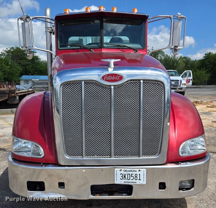 image for item EL2016 2012 Peterbilt 386 semi truck