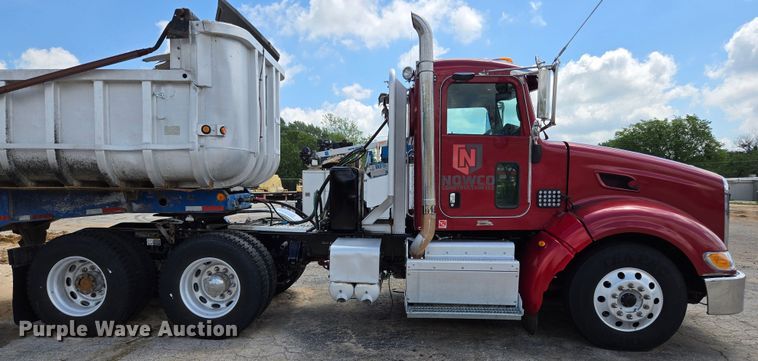 image for item EL2016 2012 Peterbilt 386 semi truck