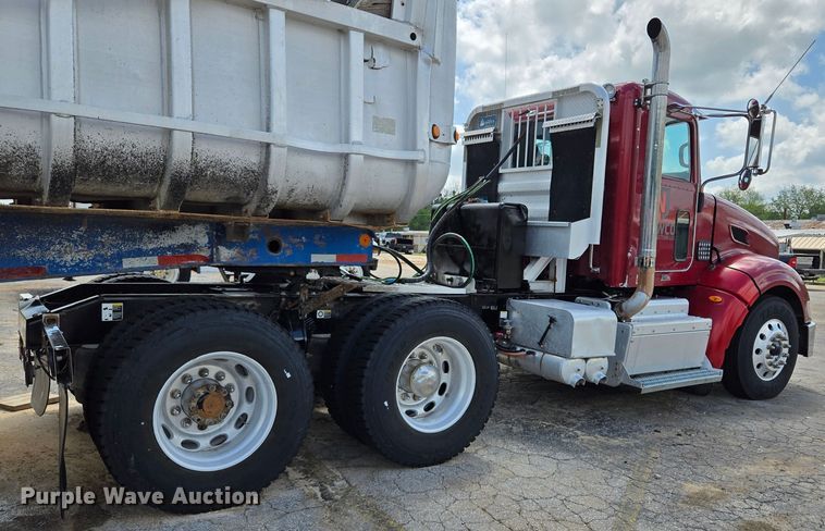 image for item EL2016 2012 Peterbilt 386 semi truck