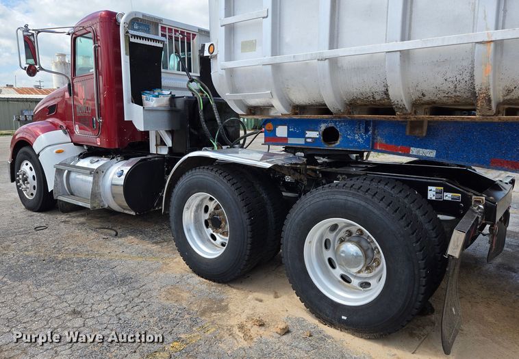 image for item EL2016 2012 Peterbilt 386 semi truck