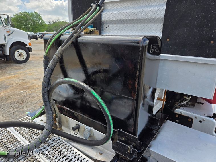 image for item EL2016 2012 Peterbilt 386 semi truck