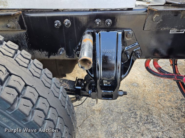 image for item EL2016 2012 Peterbilt 386 semi truck