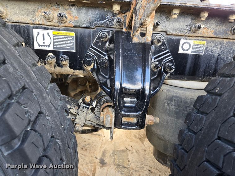 image for item EL2016 2012 Peterbilt 386 semi truck