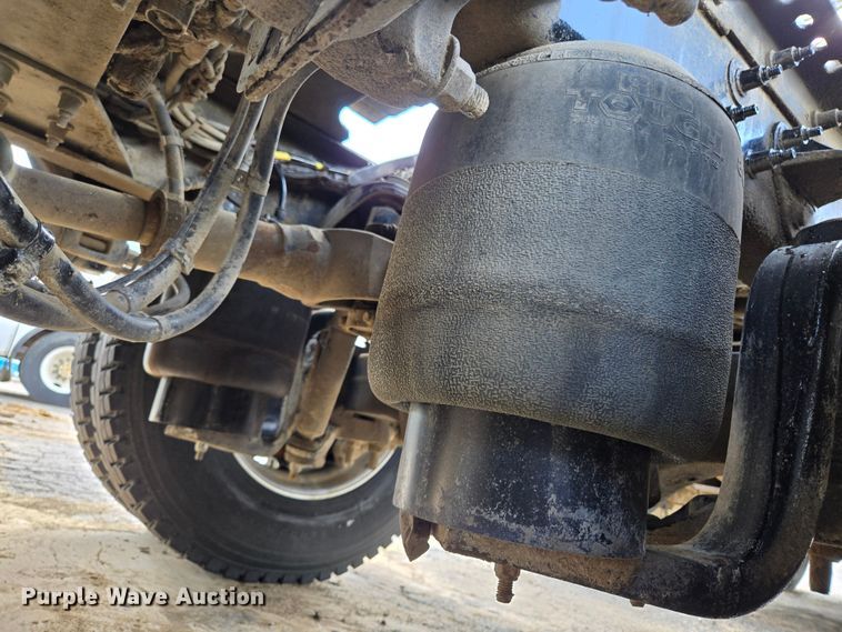 image for item EL2016 2012 Peterbilt 386 semi truck