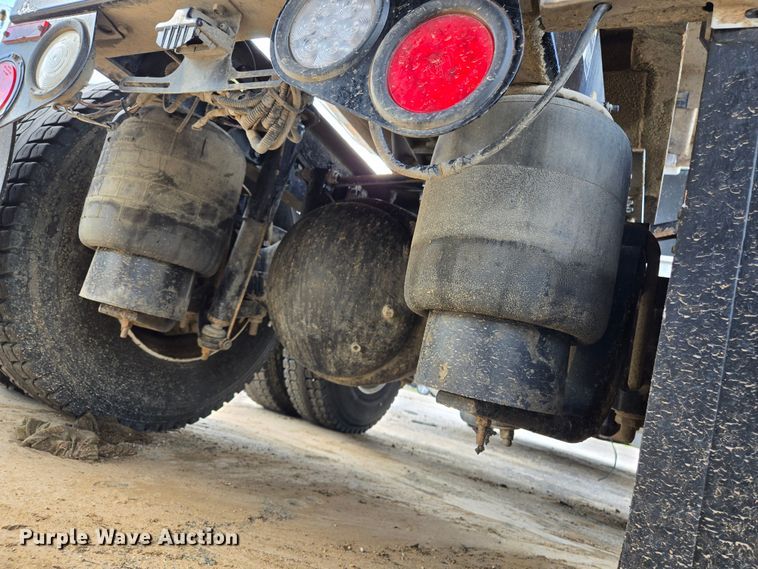 image for item EL2016 2012 Peterbilt 386 semi truck