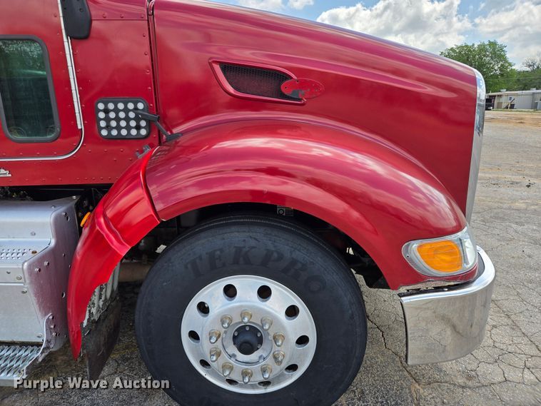 image for item EL2016 2012 Peterbilt 386 semi truck