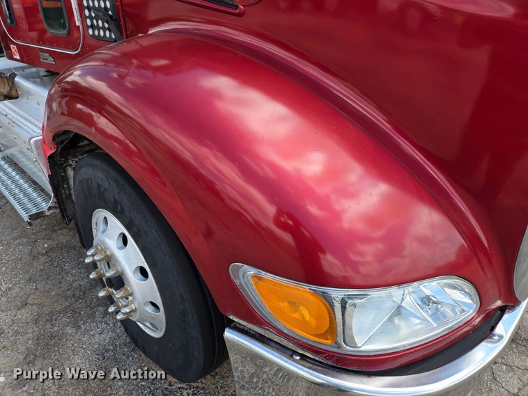 image for item EL2016 2012 Peterbilt 386 semi truck