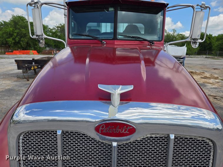 image for item EL2016 2012 Peterbilt 386 semi truck