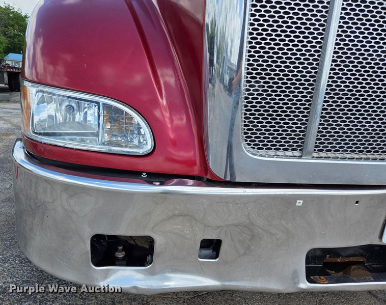 image for item EL2016 2012 Peterbilt 386 semi truck