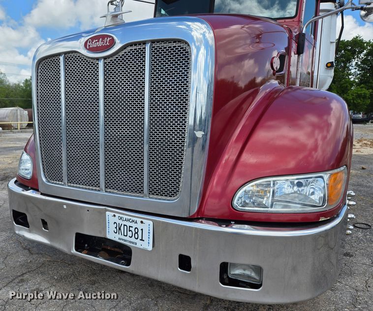 image for item EL2016 2012 Peterbilt 386 semi truck