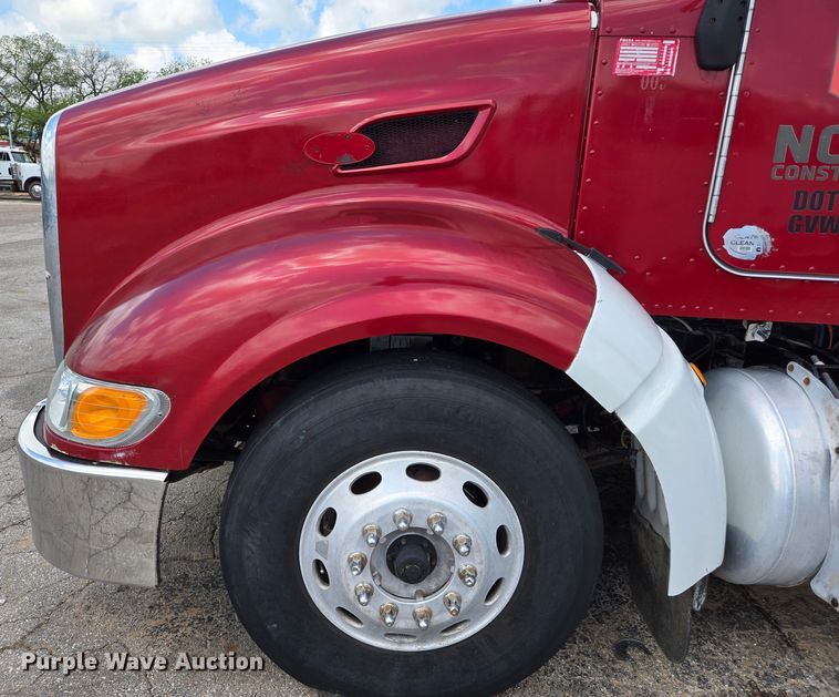 image for item EL2016 2012 Peterbilt 386 semi truck