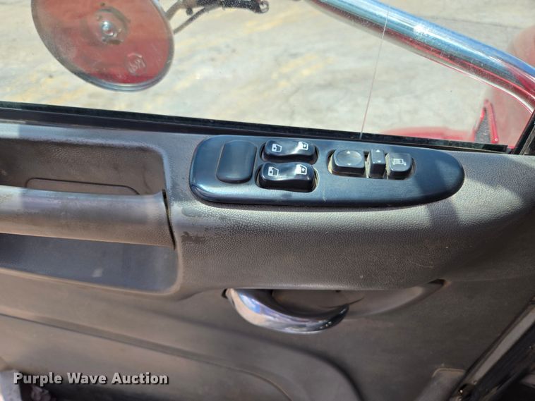 image for item EL2016 2012 Peterbilt 386 semi truck