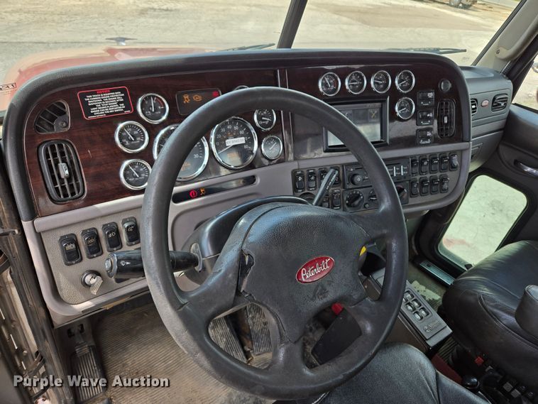 image for item EL2016 2012 Peterbilt 386 semi truck