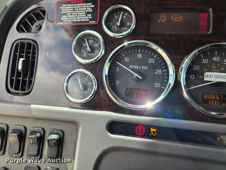 image for item EL2016 2012 Peterbilt 386 semi truck