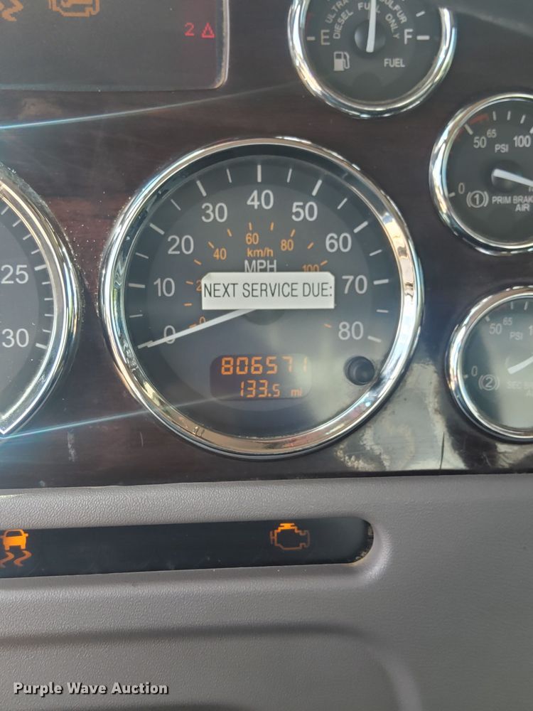 image for item EL2016 2012 Peterbilt 386 semi truck