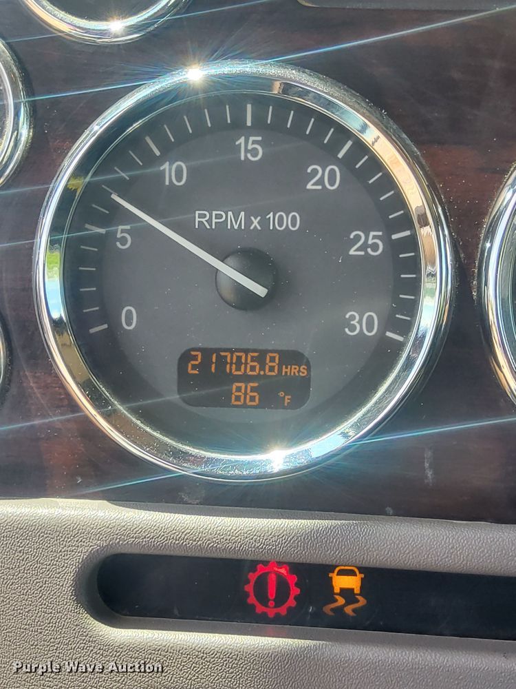 image for item EL2016 2012 Peterbilt 386 semi truck