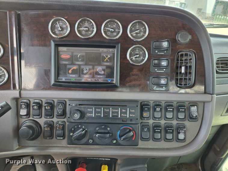 image for item EL2016 2012 Peterbilt 386 semi truck