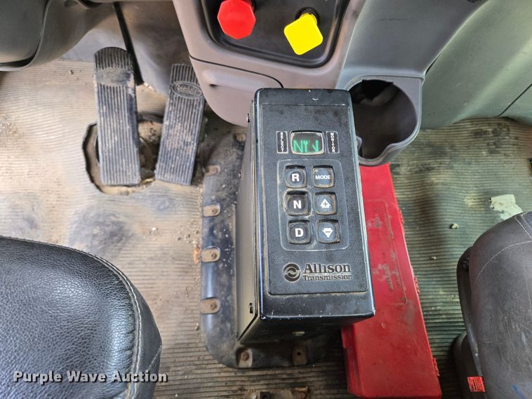 image for item EL2016 2012 Peterbilt 386 semi truck