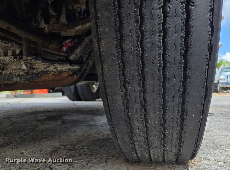 image for item EL2016 2012 Peterbilt 386 semi truck