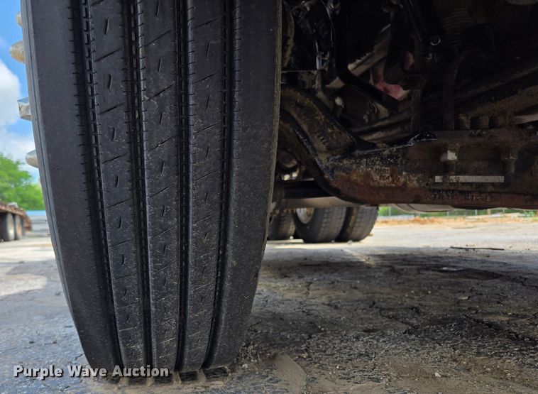 image for item EL2016 2012 Peterbilt 386 semi truck