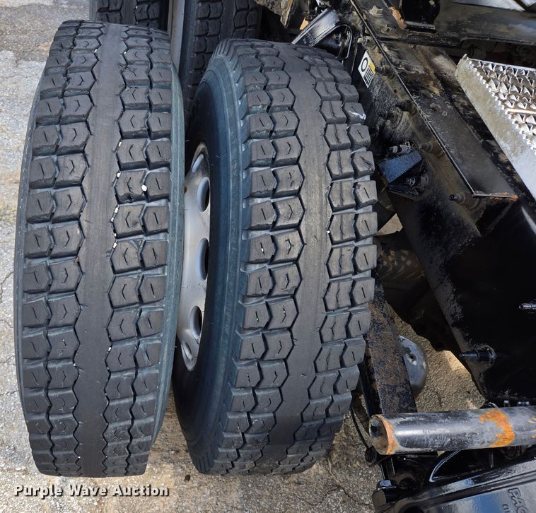 image for item EL2016 2012 Peterbilt 386 semi truck