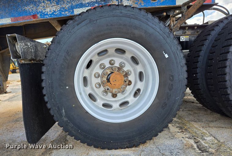 image for item EL2016 2012 Peterbilt 386 semi truck