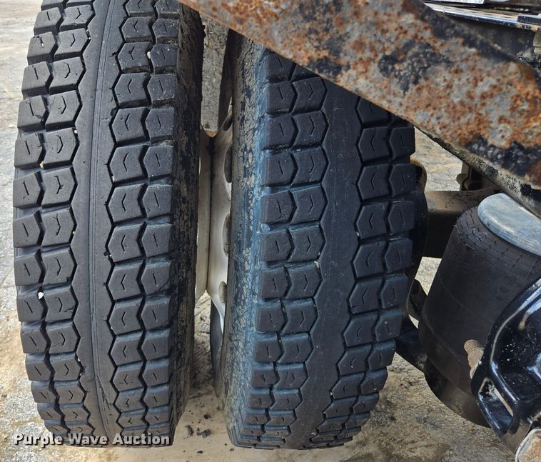 image for item EL2016 2012 Peterbilt 386 semi truck