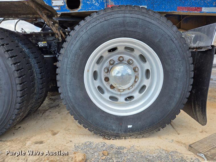 image for item EL2016 2012 Peterbilt 386 semi truck