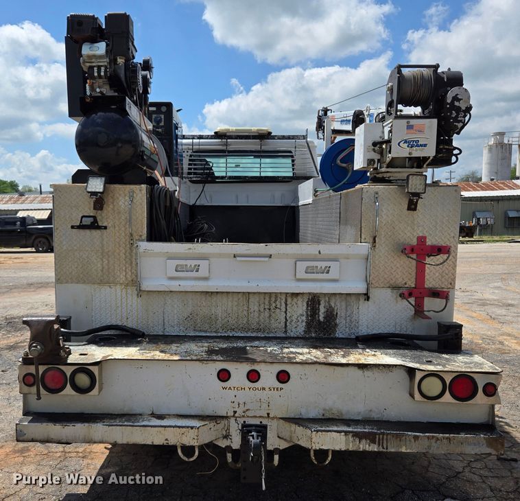 image for item EL2017 1995 International  8100 utility / service truck