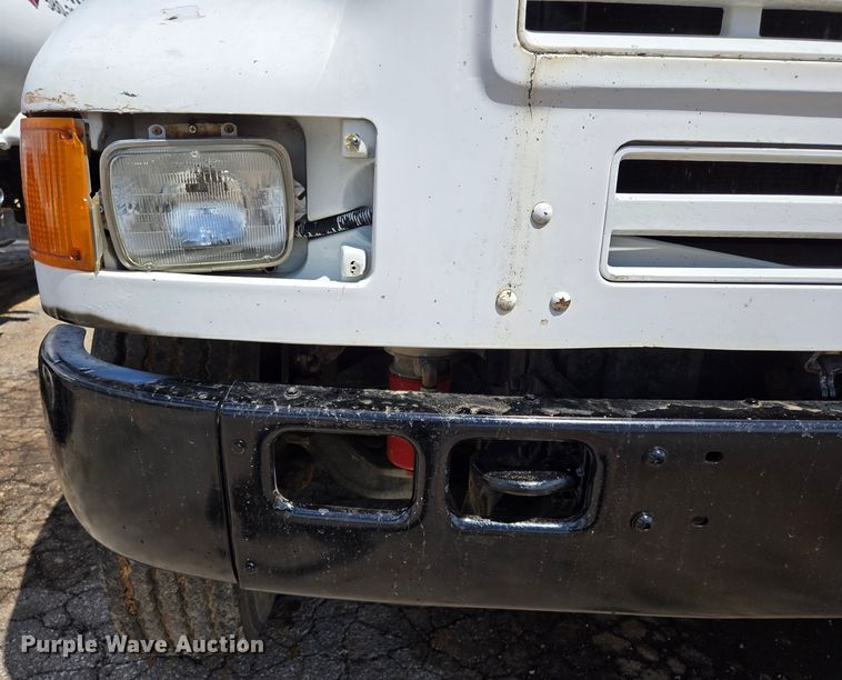 image for item EL2017 1995 International  8100 utility / service truck