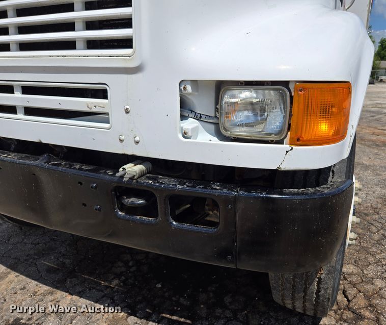 image for item EL2017 1995 International  8100 utility / service truck