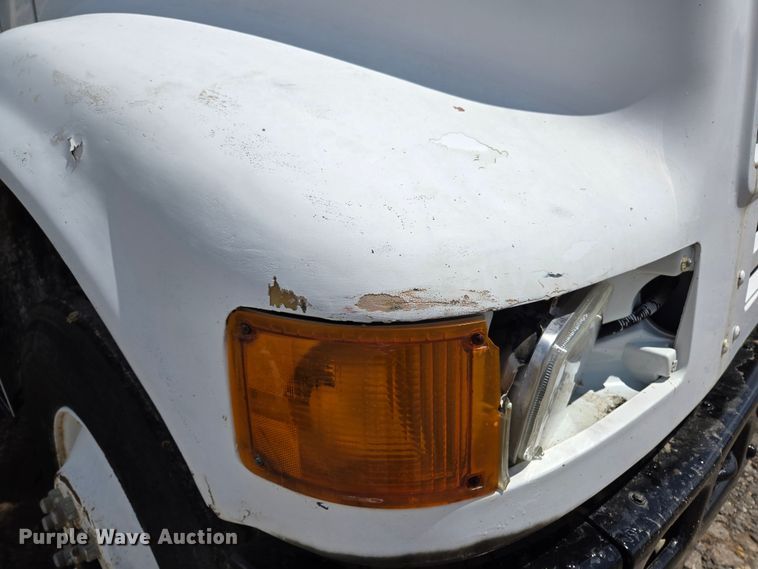 image for item EL2017 1995 International  8100 utility / service truck