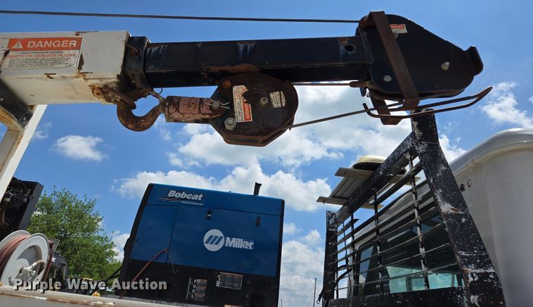 image for item EL2017 1995 International  8100 utility / service truck