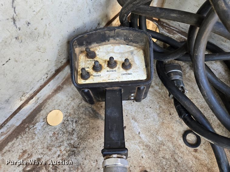 image for item EL2017 1995 International  8100 utility / service truck