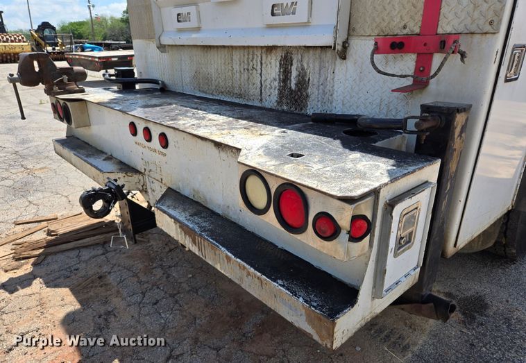 image for item EL2017 1995 International  8100 utility / service truck