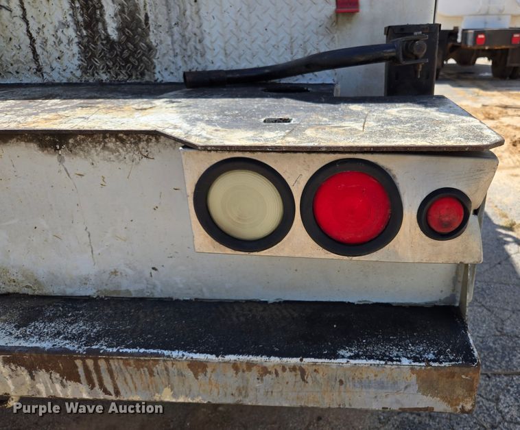 image for item EL2017 1995 International  8100 utility / service truck