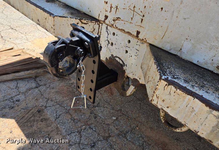 image for item EL2017 1995 International  8100 utility / service truck