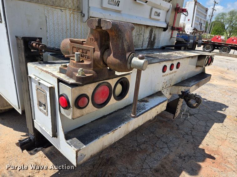 image for item EL2017 1995 International  8100 utility / service truck