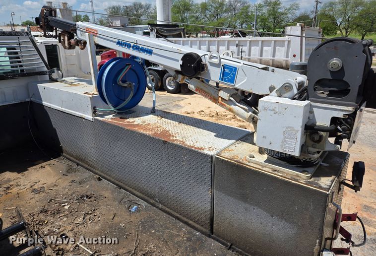 image for item EL2017 1995 International  8100 utility / service truck