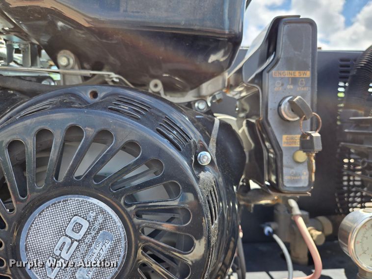 image for item EL2017 1995 International  8100 utility / service truck