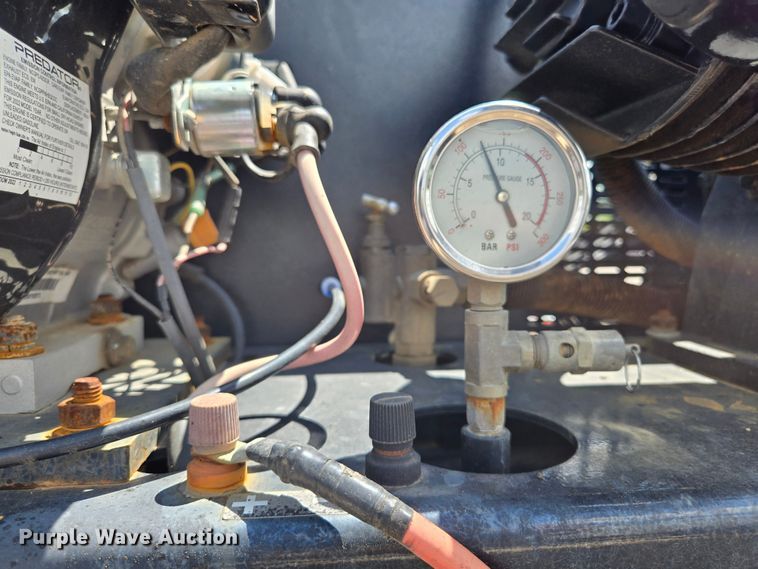 image for item EL2017 1995 International  8100 utility / service truck