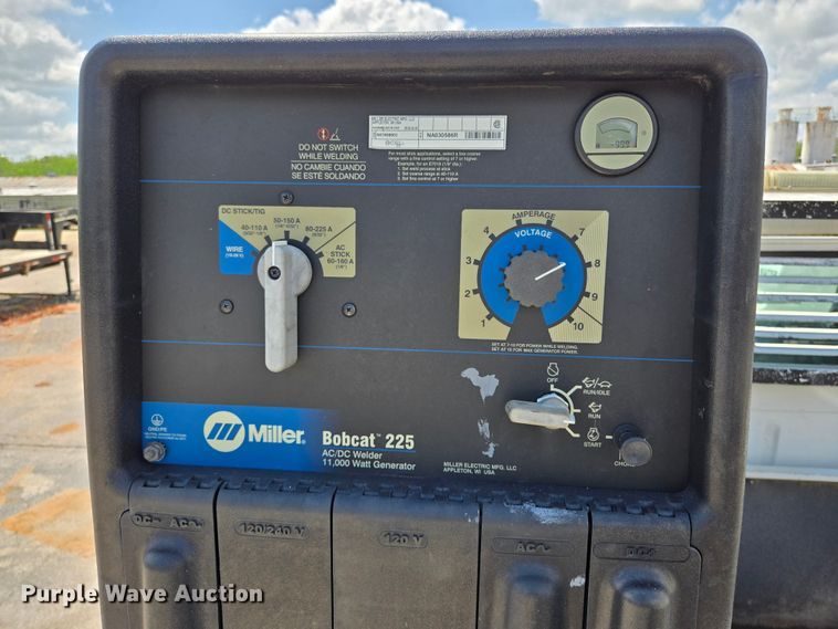 image for item EL2017 1995 International  8100 utility / service truck