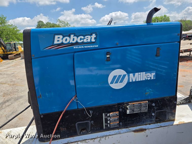 image for item EL2017 1995 International  8100 utility / service truck