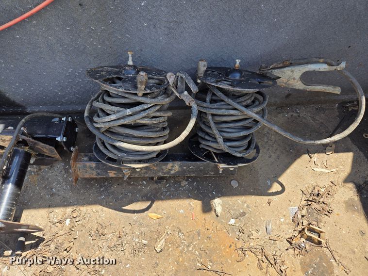 image for item EL2017 1995 International  8100 utility / service truck